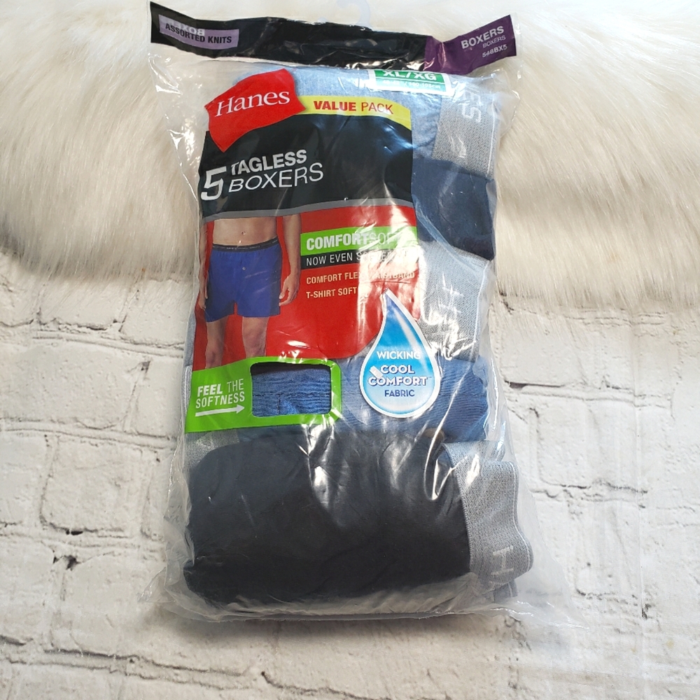 Hanes Men's tagless boxers.